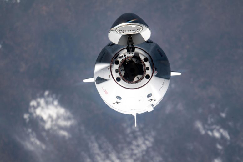 SpaceX Dragon Freedom Spacecraft Approaches Space Station - Ax-3 Research On Space Station: Cancer, Botany, And Remote Control Of Ground Robots