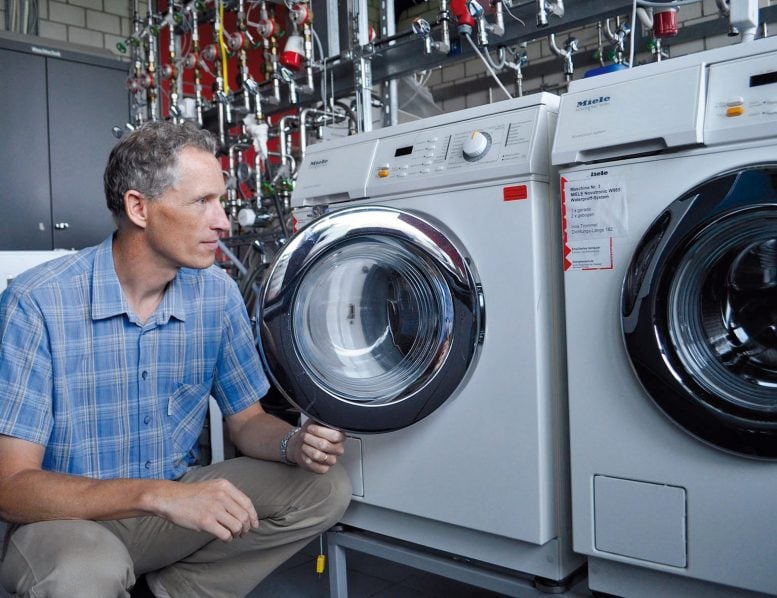 Bernd Nowack - Unseen Hazard: The Invisible World Of Plastics And Oligomers In Your Laundry