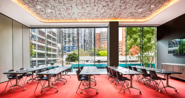 Holiday Inn Express brings a splash of colour to Mebourne’s Little Collins Street